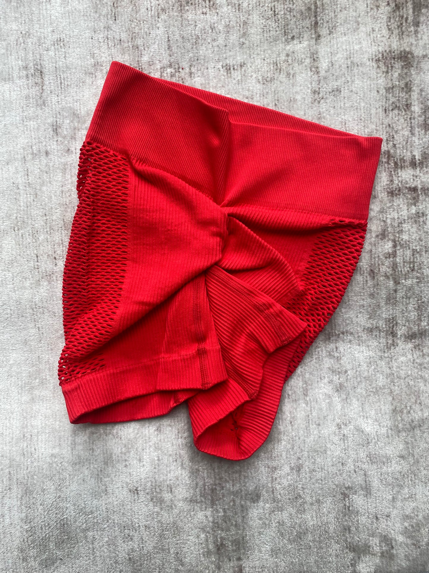 SHORT BUCOS LATERALES CON PUSH PREMIUM