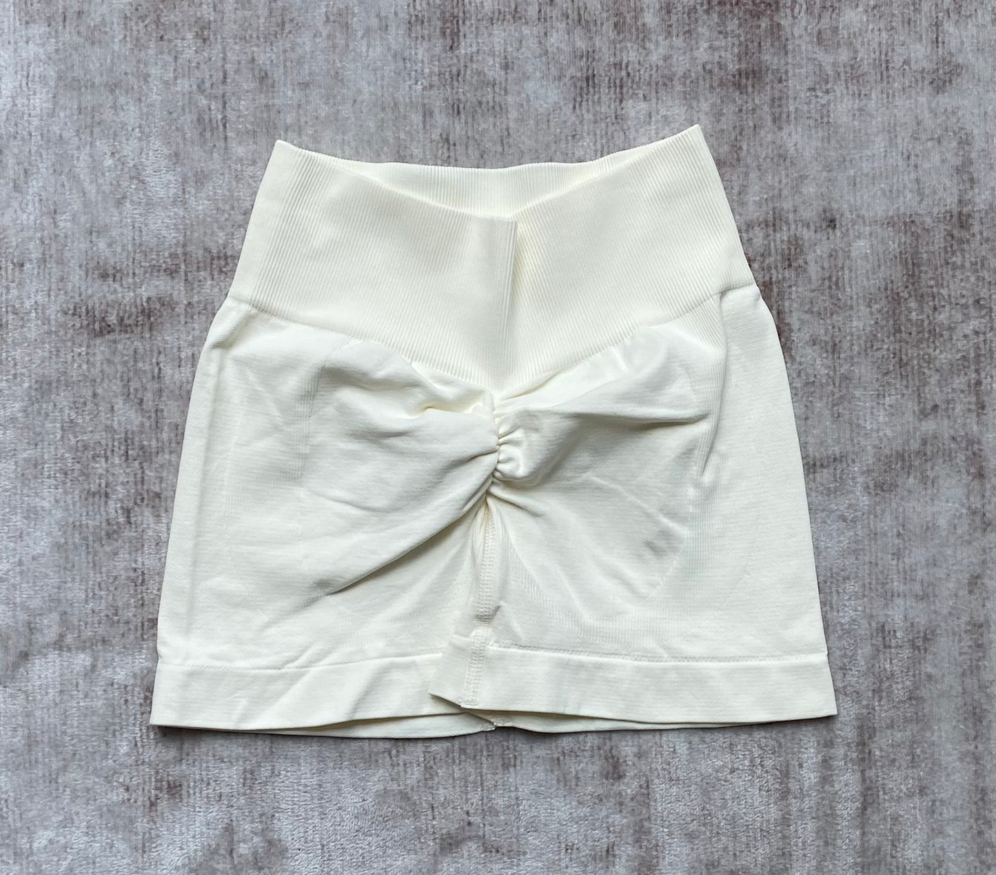 SHORT LISO CON PUSH UP