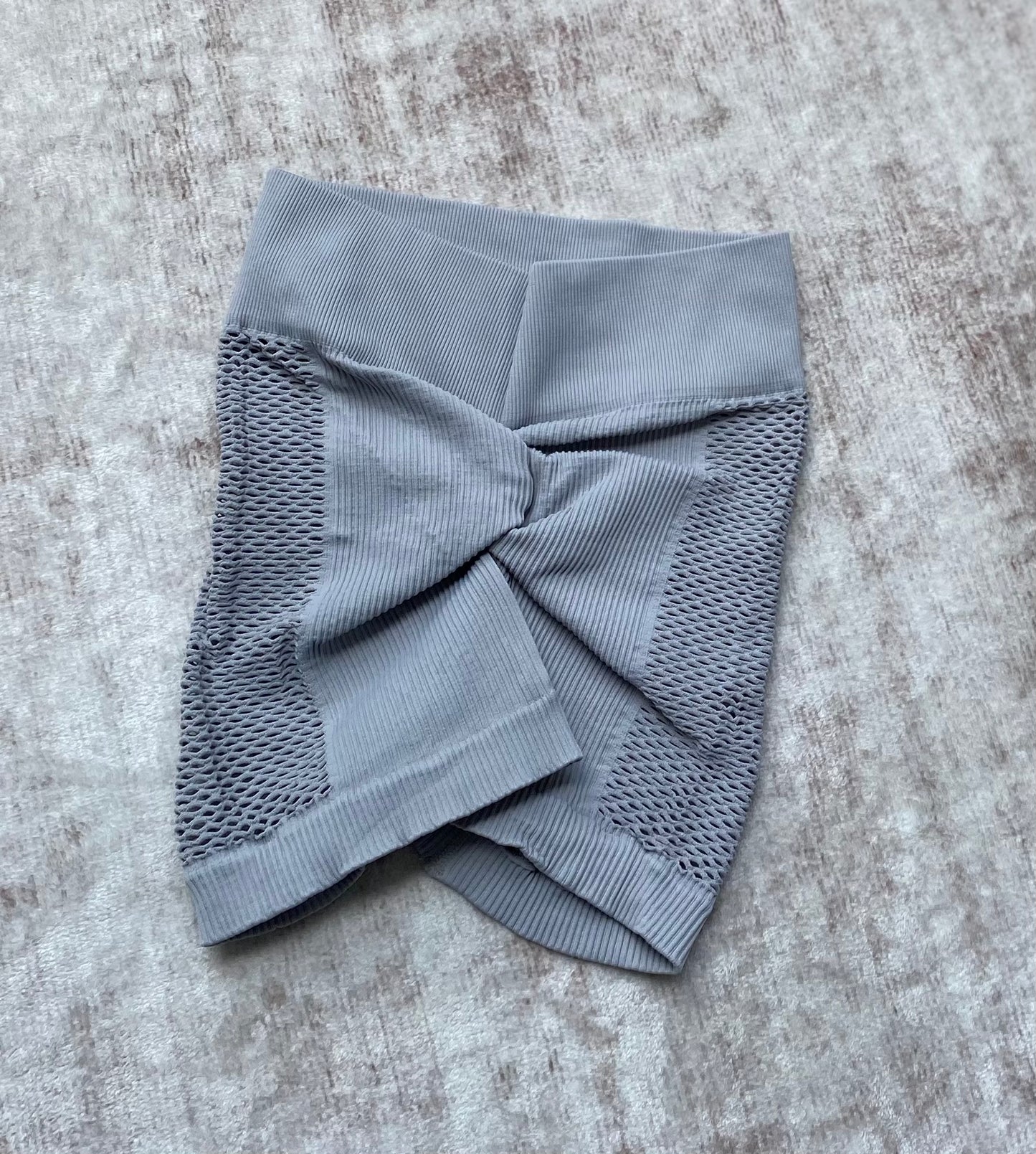 SHORT BUCOS LATERALES CON PUSH PREMIUM