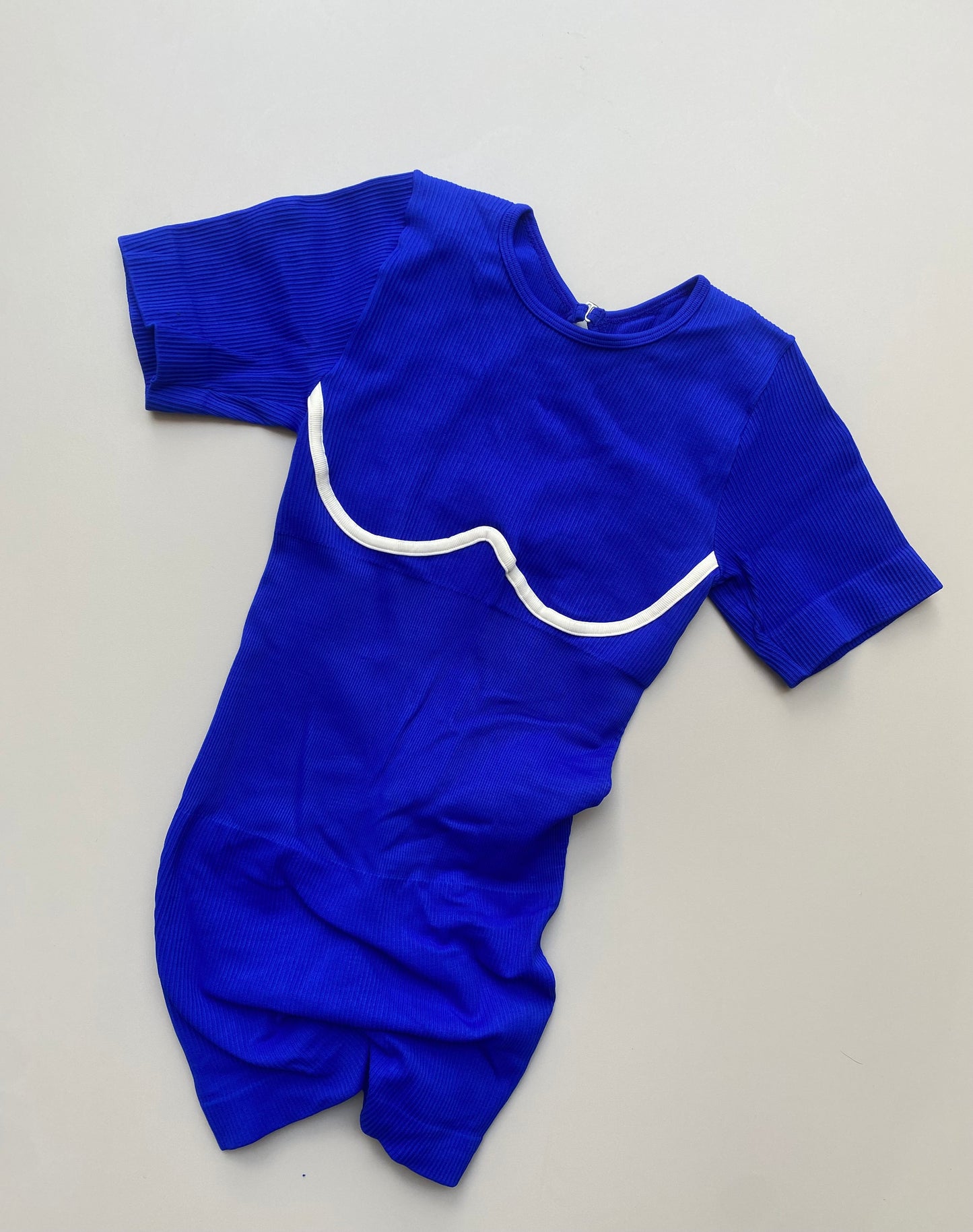 ENTERIZO CORTO MANGA CORTA SESGO