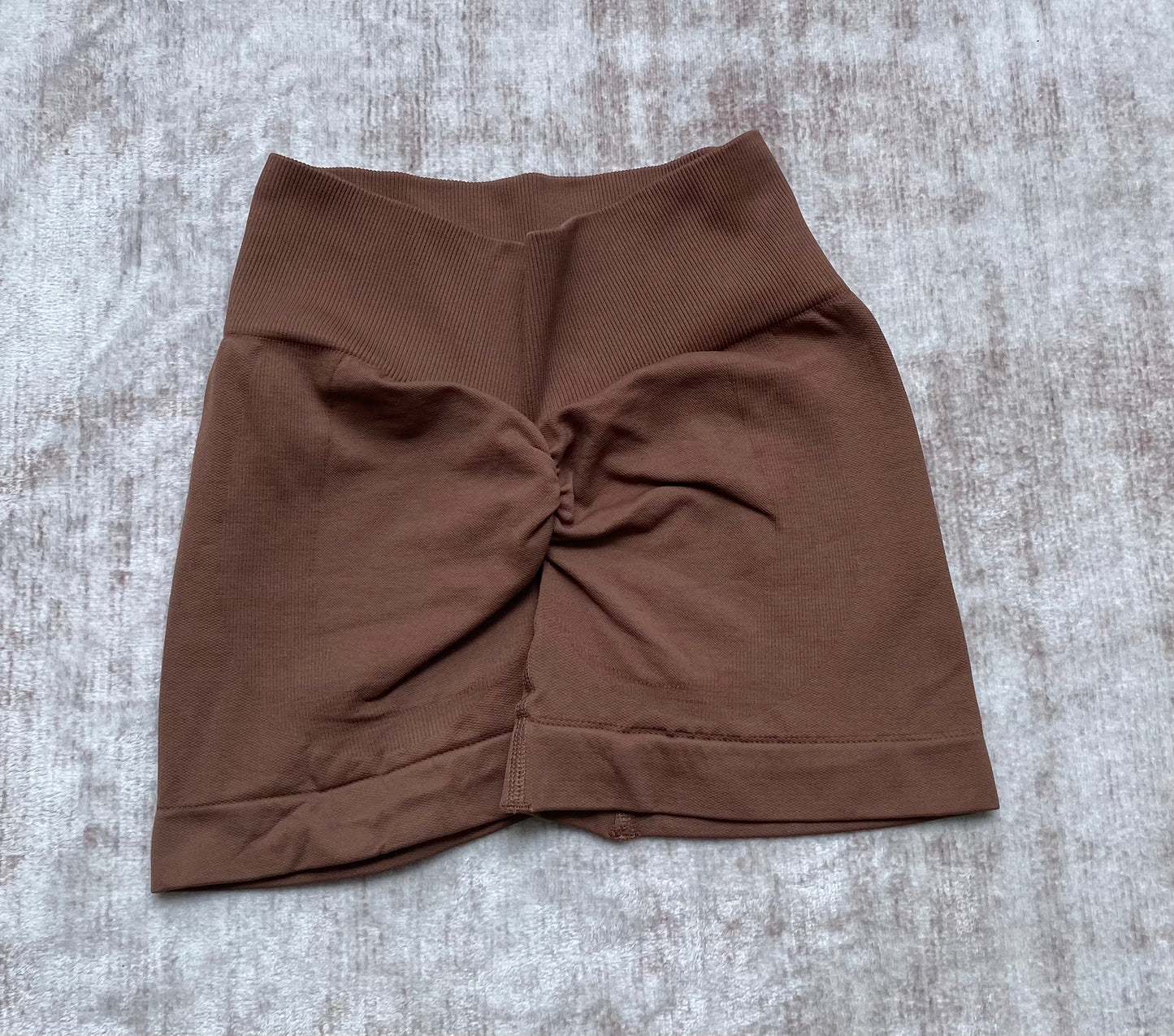 SHORT LISO CON PUSH UP