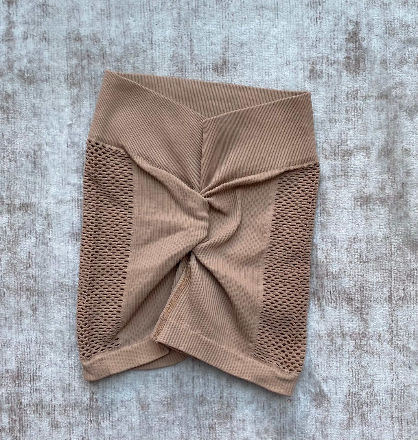 SHORT BUCOS LATERALES CON PUSH PREMIUM