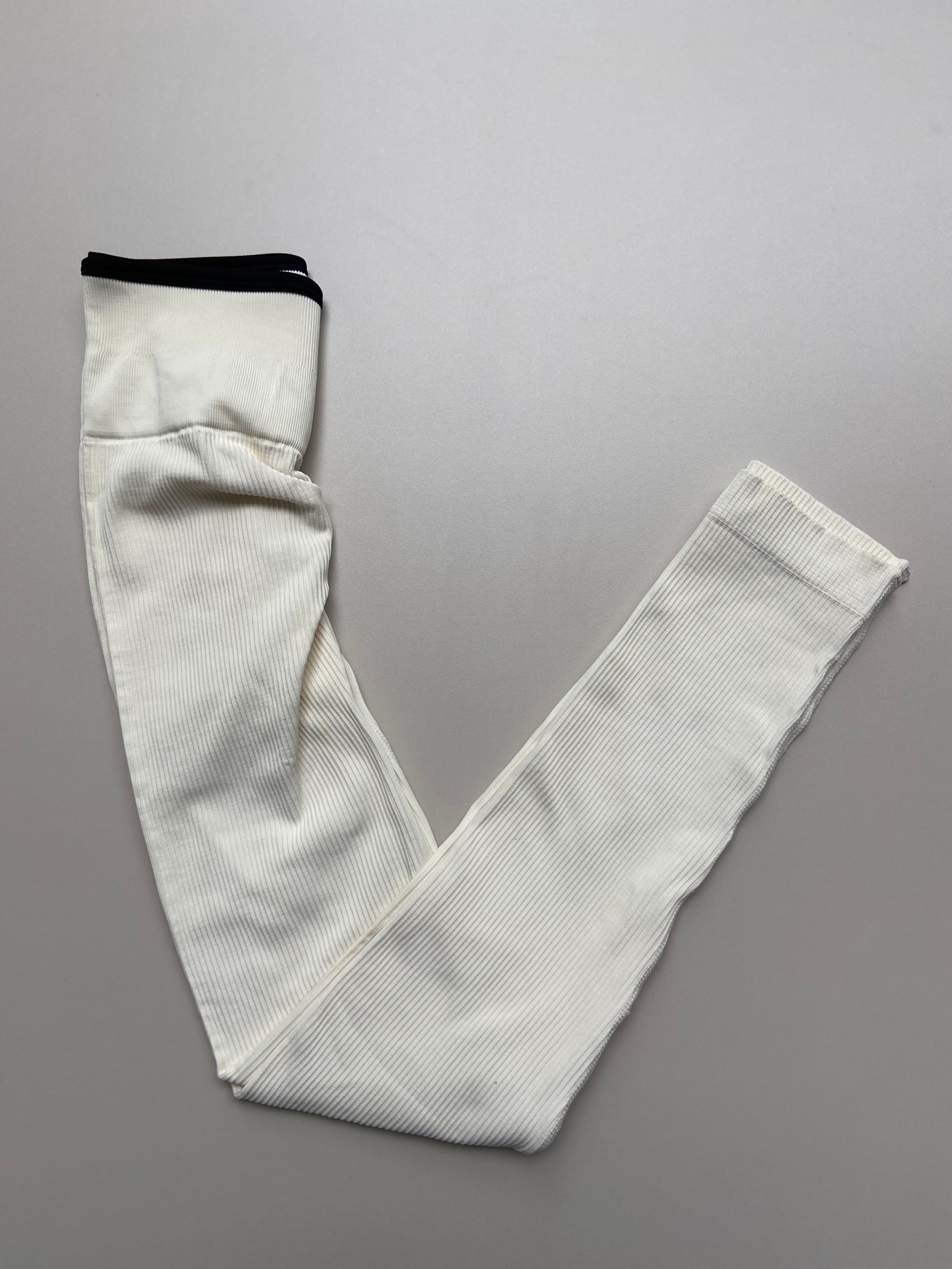 LEGGINS RIB SESGO CON PUSH PREMIUM
