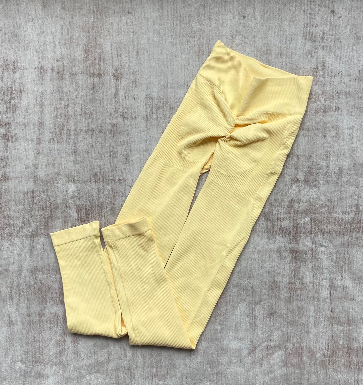 LEGGINS ACANALADO CON PUSH PREMIUM