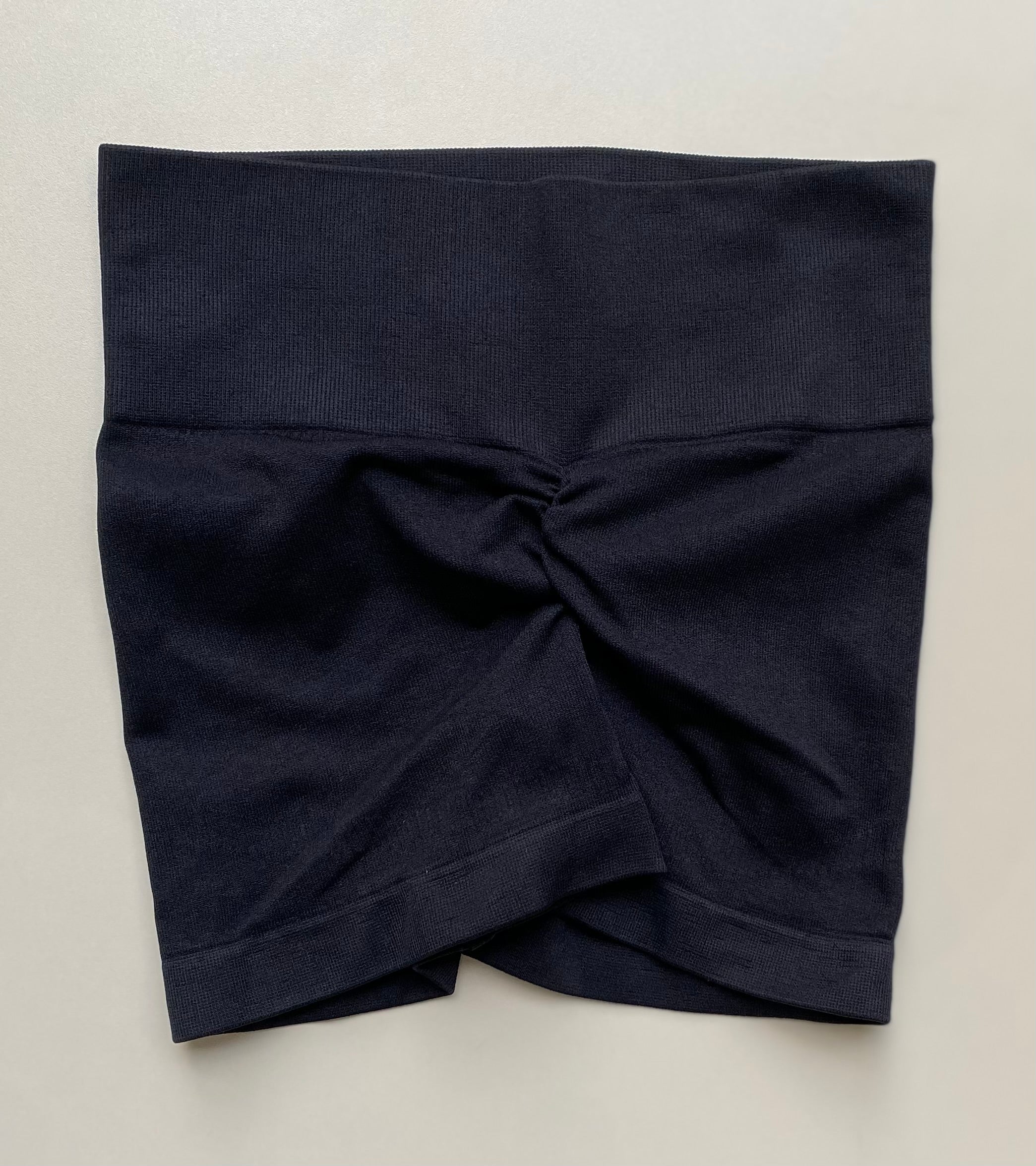 SHORT LISO CON PUSH