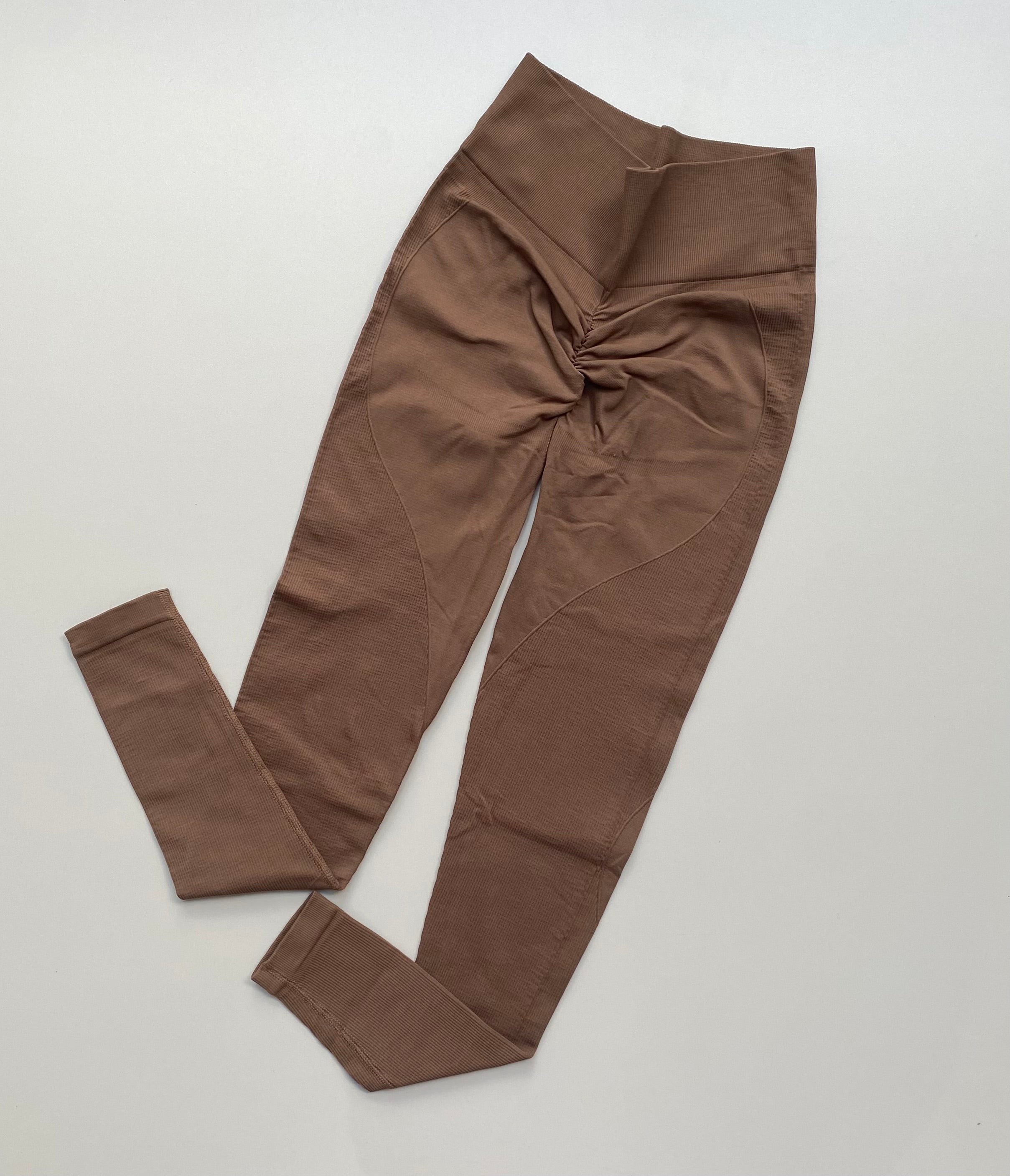 LEGGINS LISO CON PUSH PREMIUM