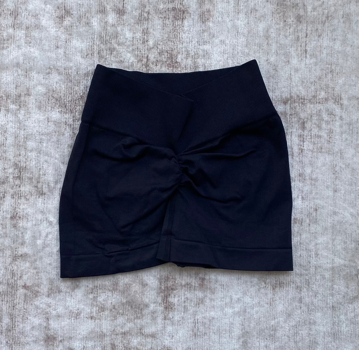 SHORT LISO CON PUSH UP