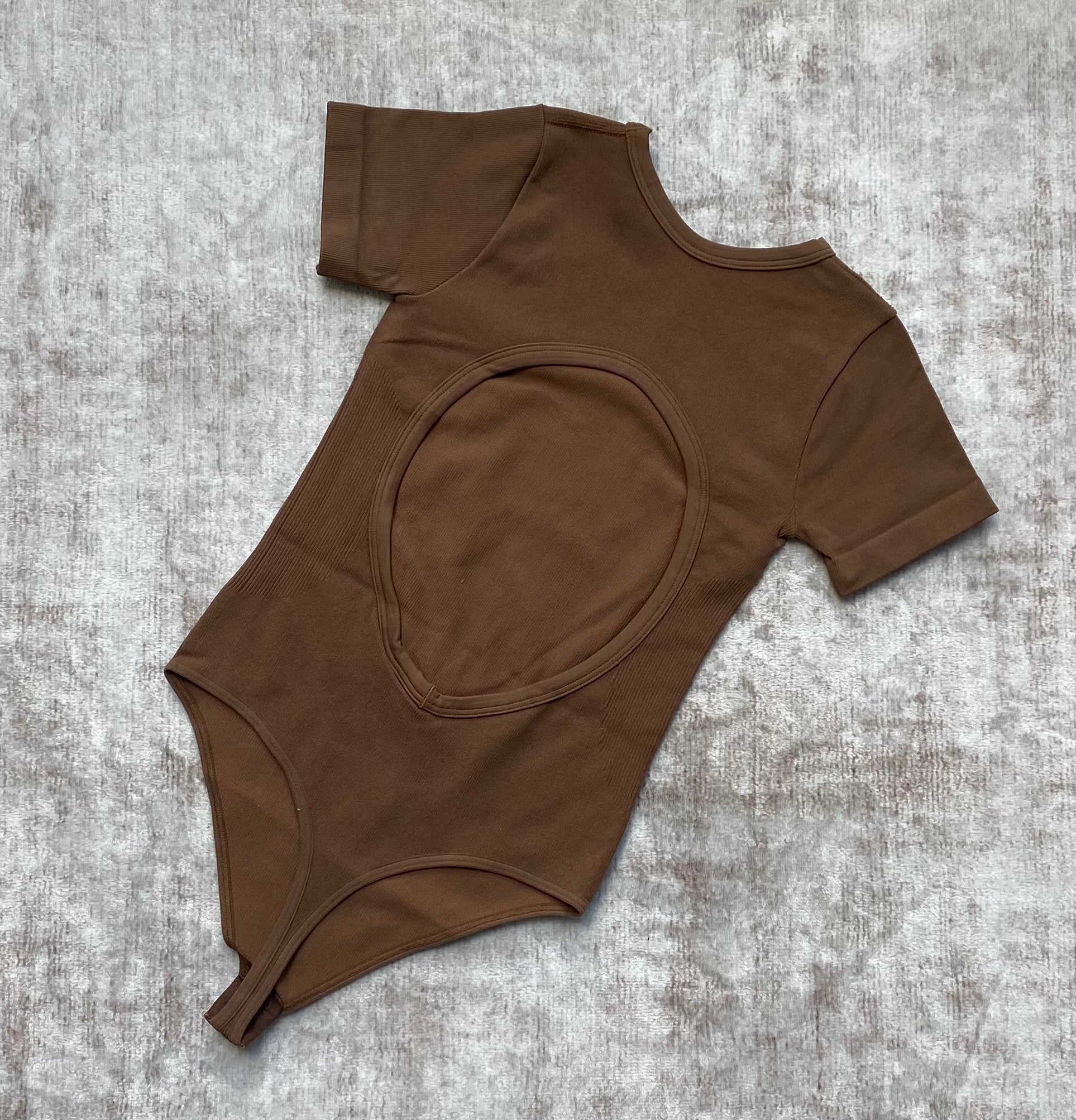 BODY MANGA CORTA ESCOTE