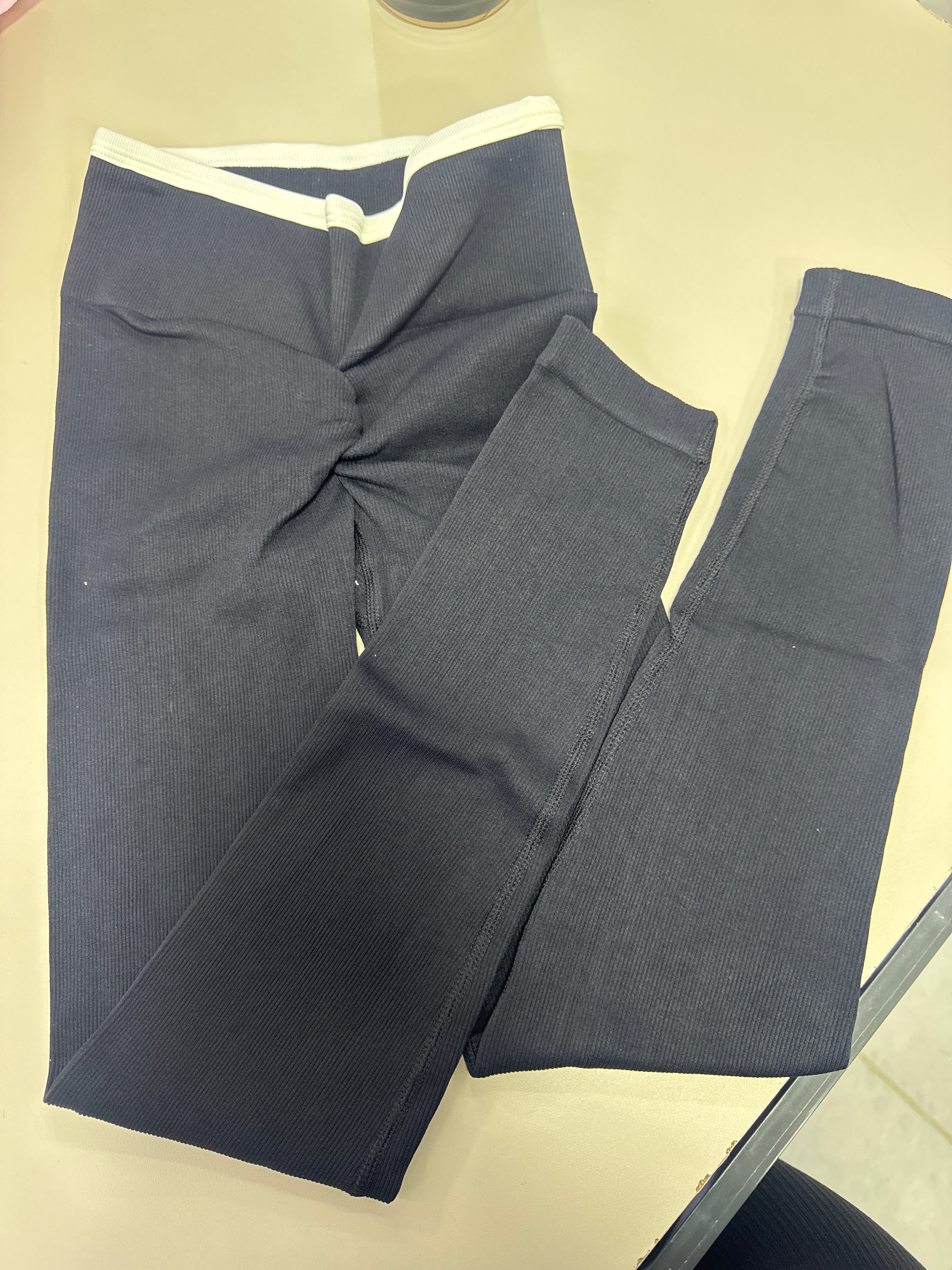 LEGGINS ACANALADO CON PUSH PREMIUM