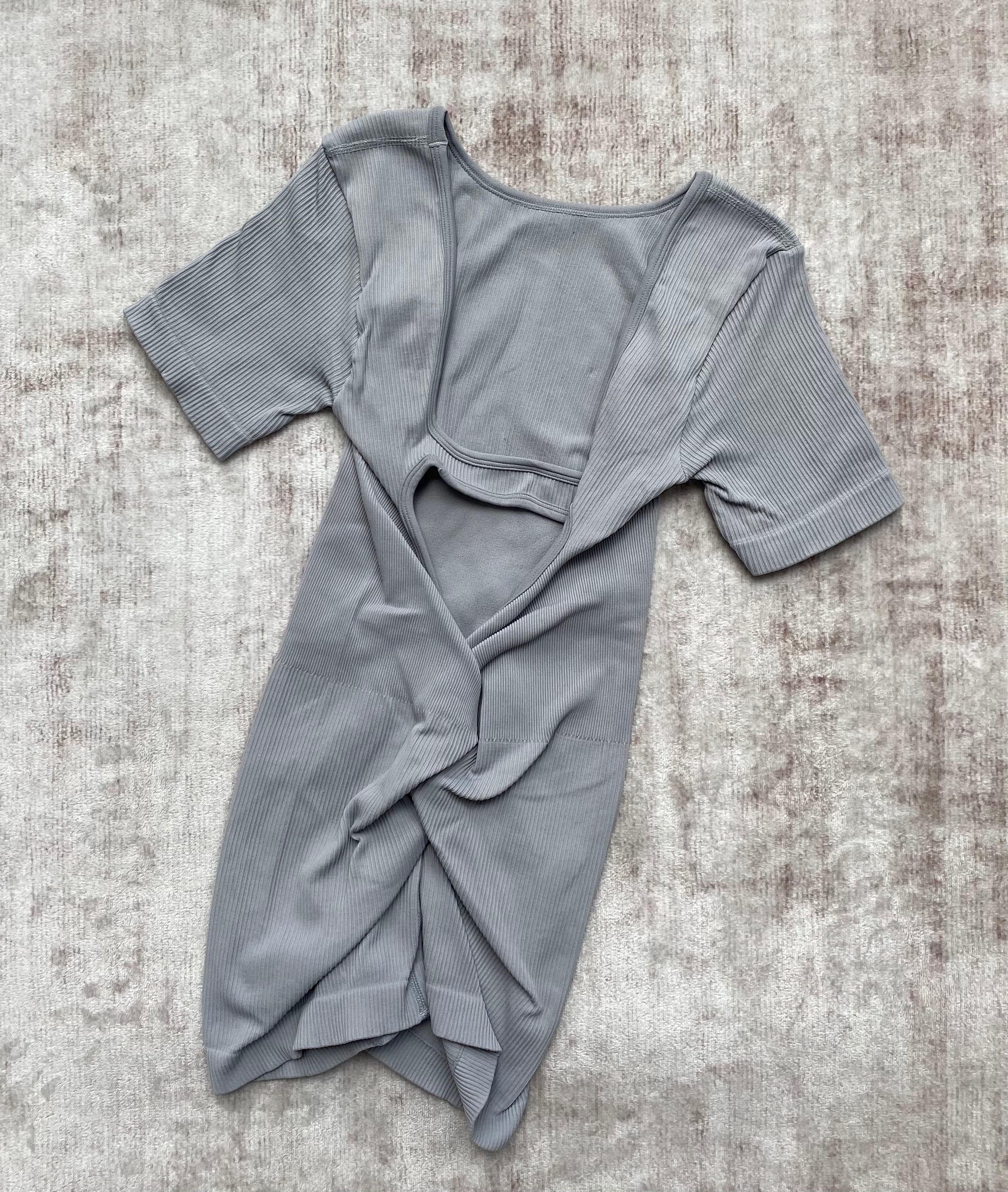 ENTERIZO CORTO MANGA CORTA EN H