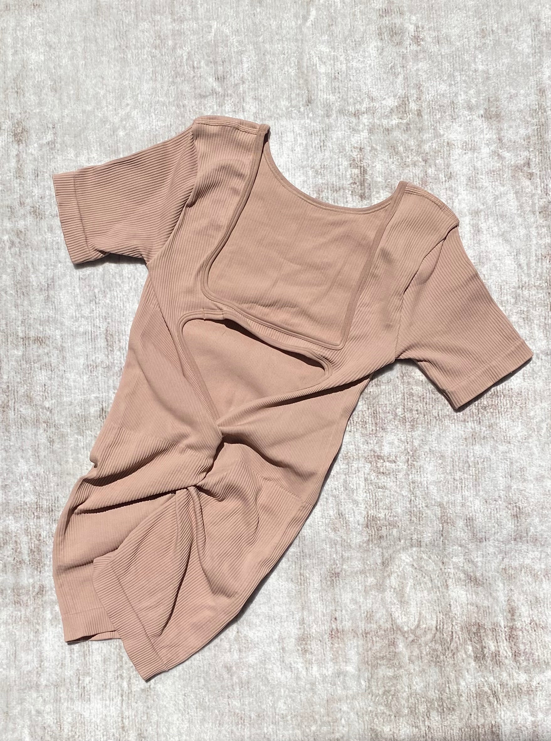 ENTERIZO CORTO MANGA CORTA EN H