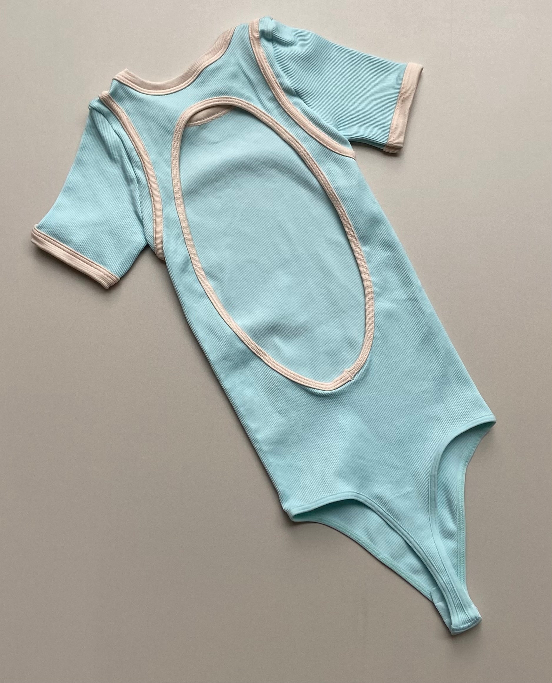 BODY MANGA CORTA SESGO LATERAL PREMIUM