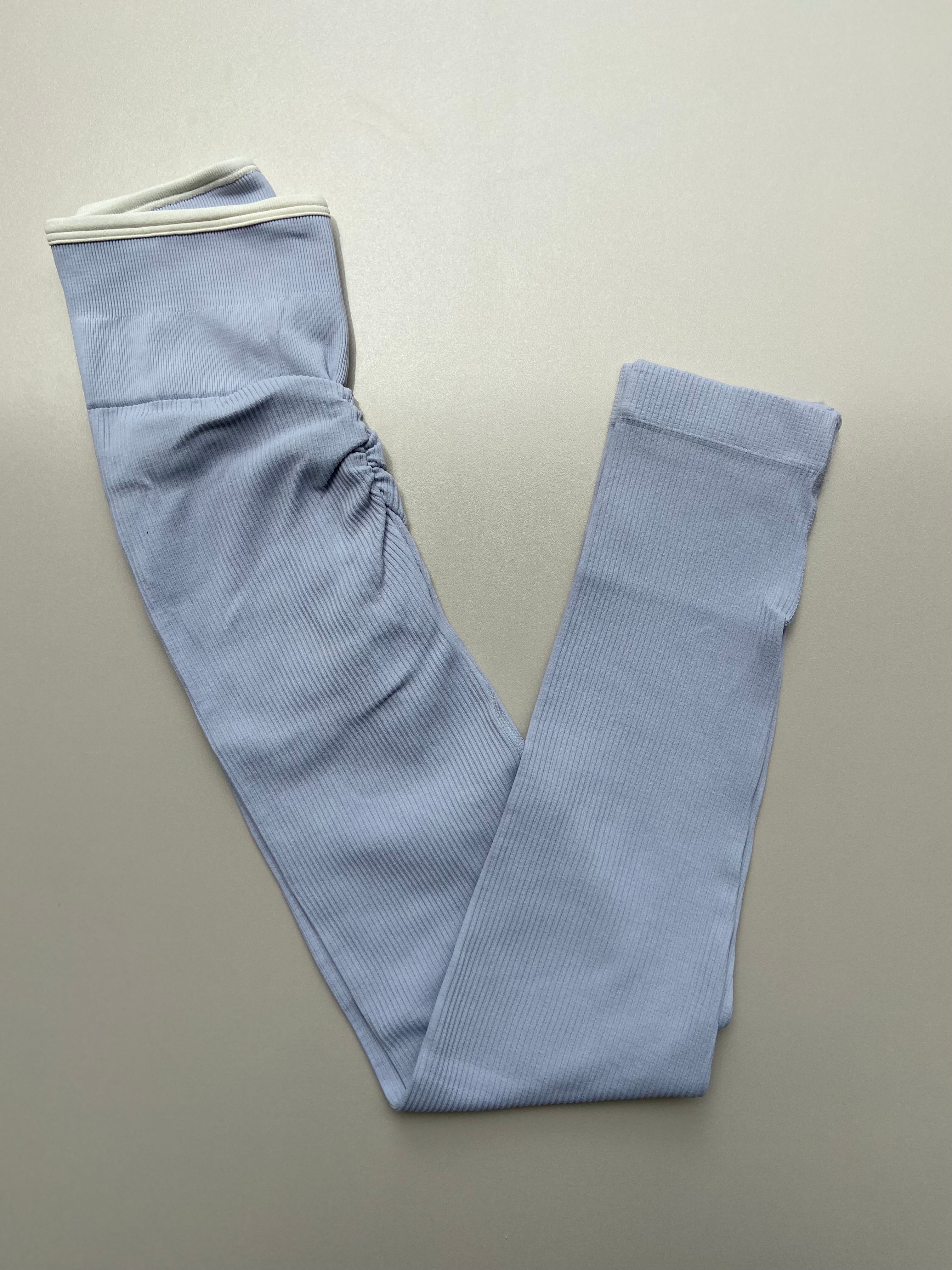 LEGGINS RIB SESGO CON PUSH PREMIUM