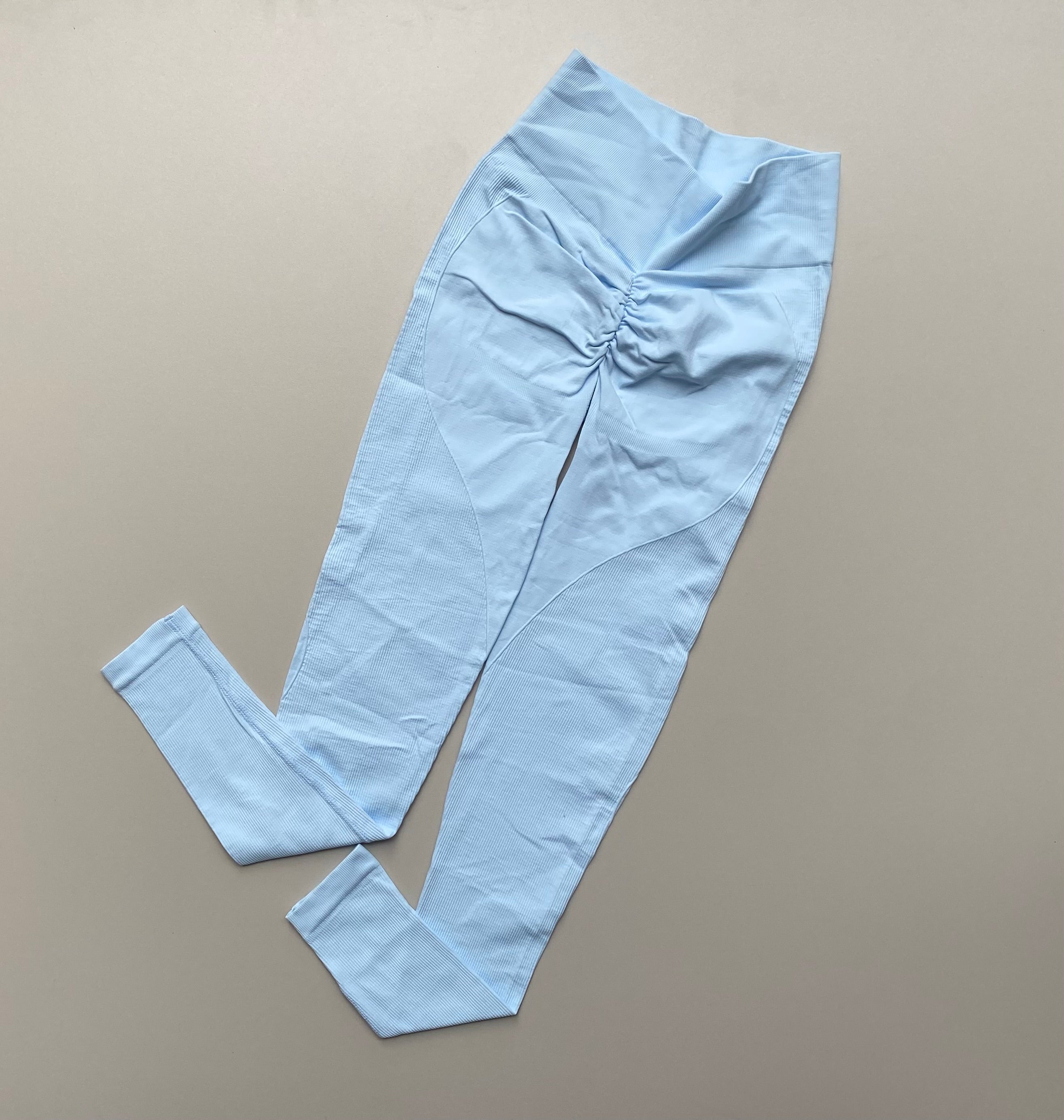 LEGGINS LISO CON PUSH PREMIUM