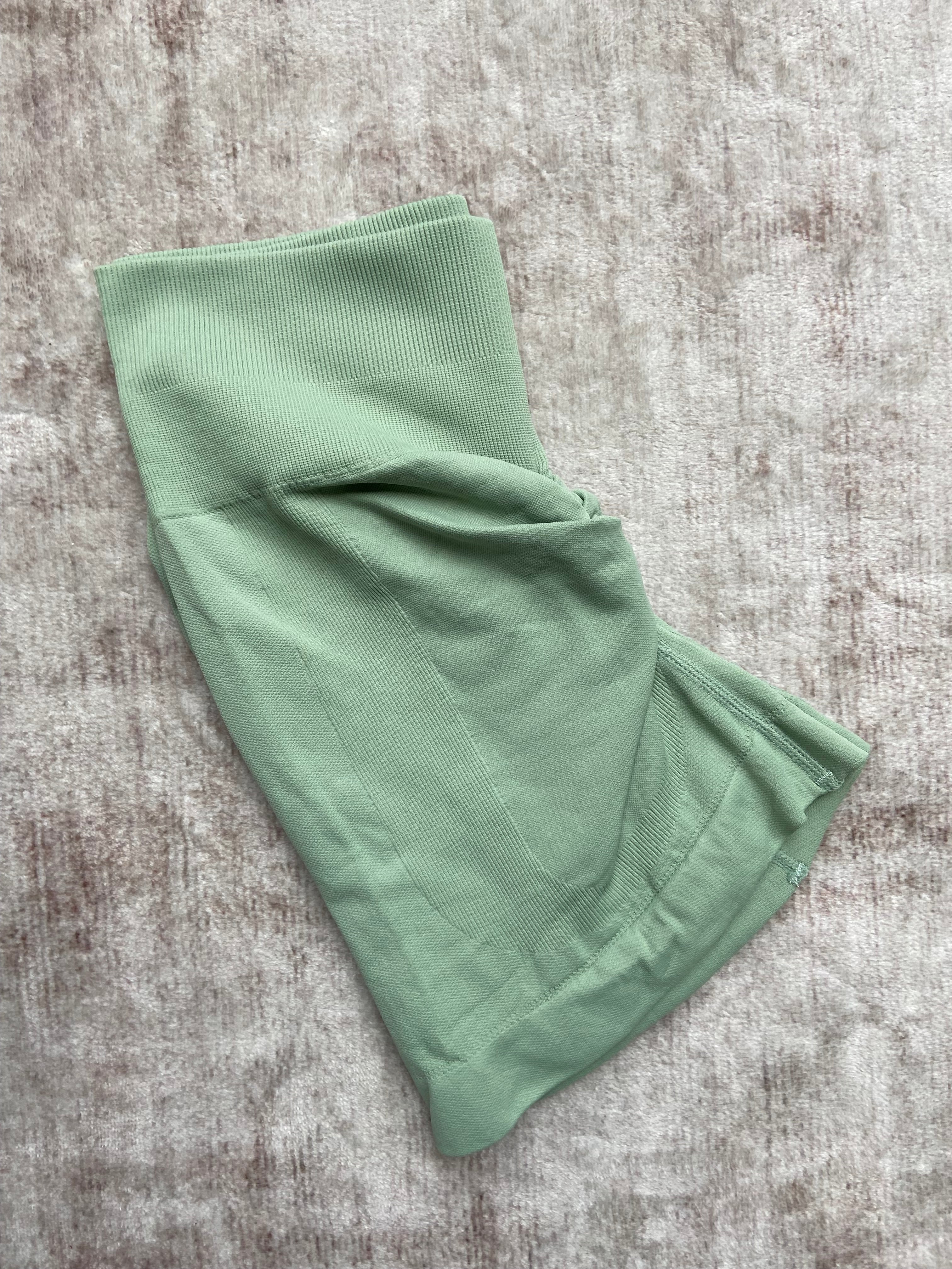 SHORT LISO CON PUSH PREMIUM