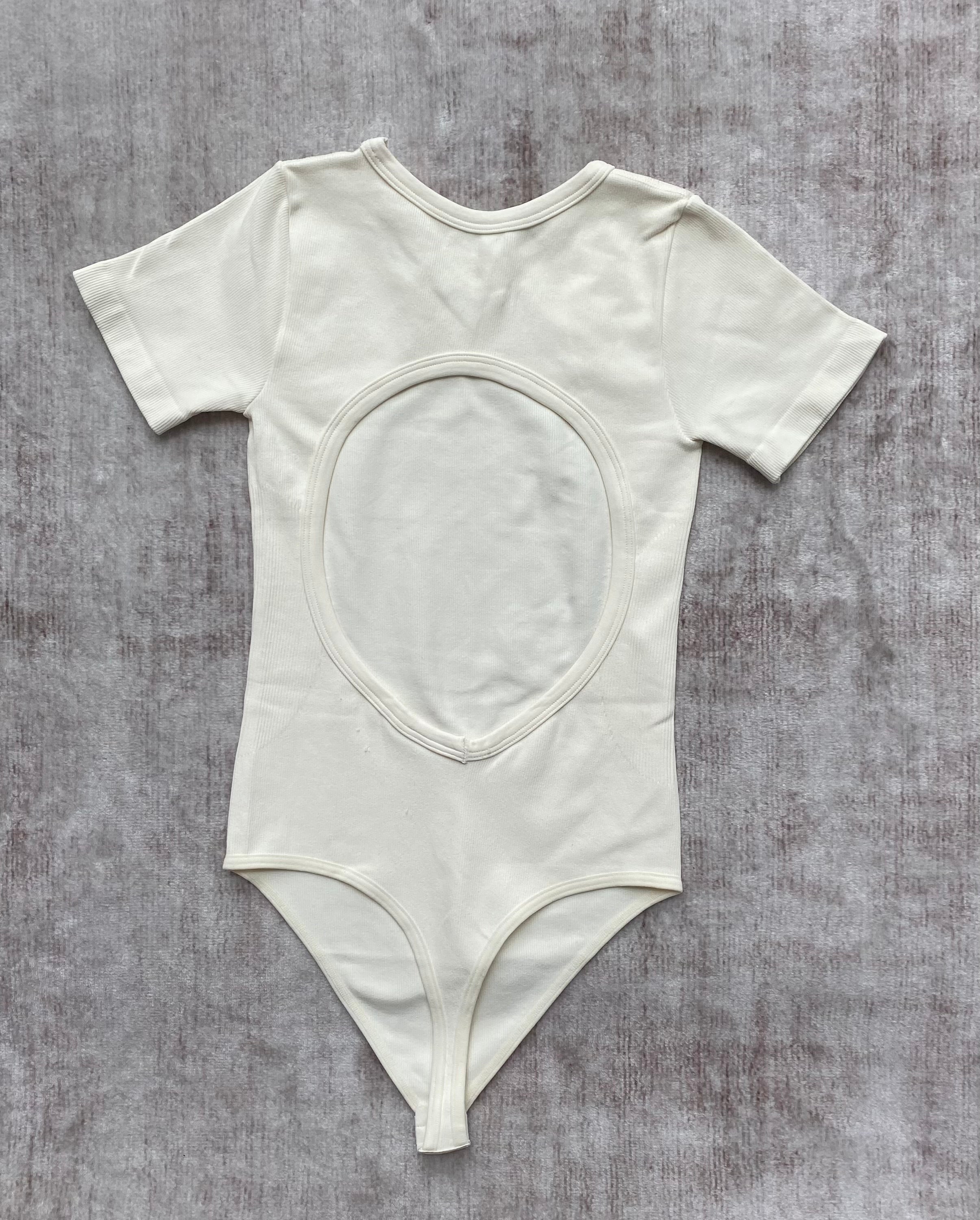 BODY MANGA CORTA ESCOTE