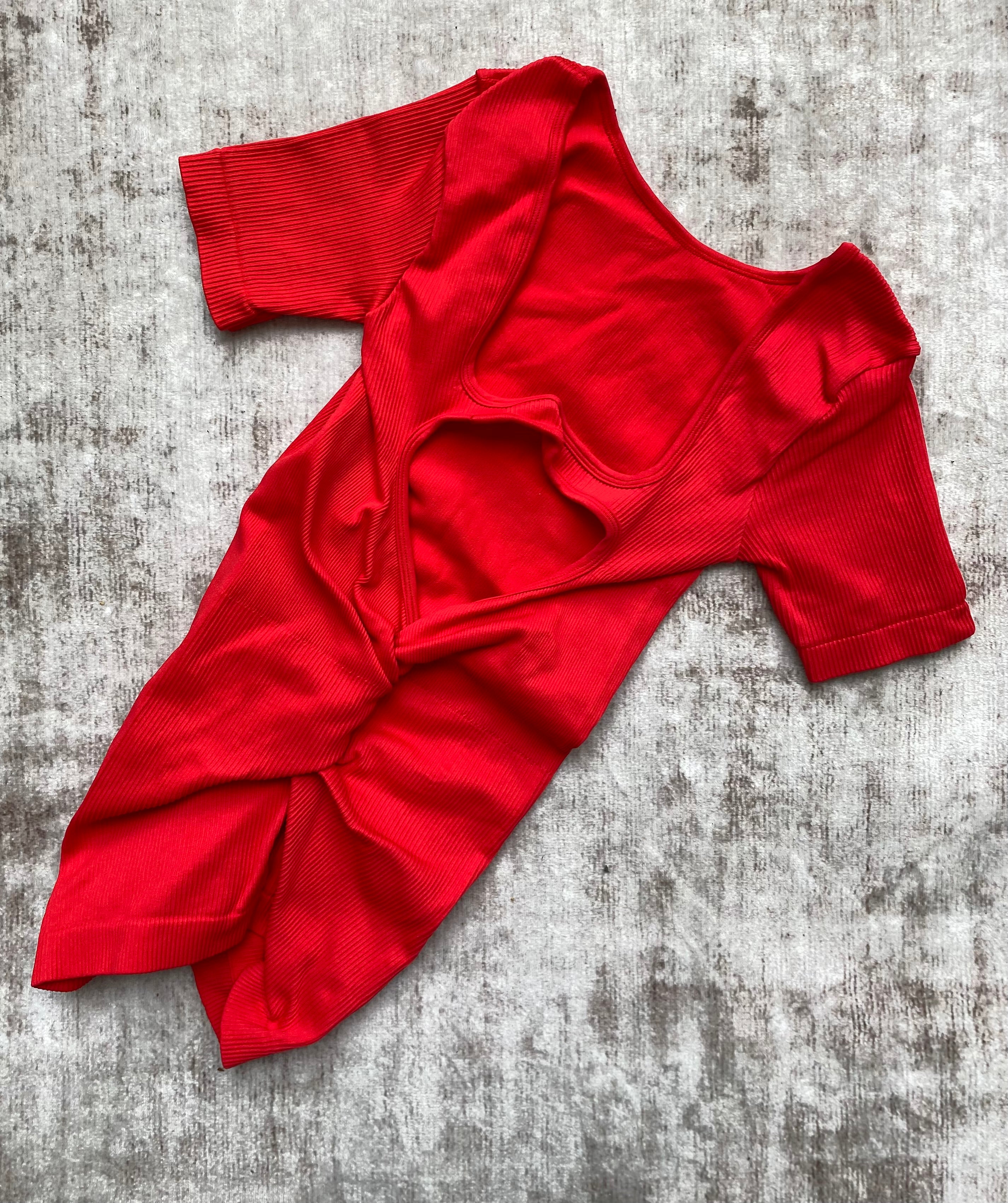 ENTERIZO CORTO MANGA CORTA EN H