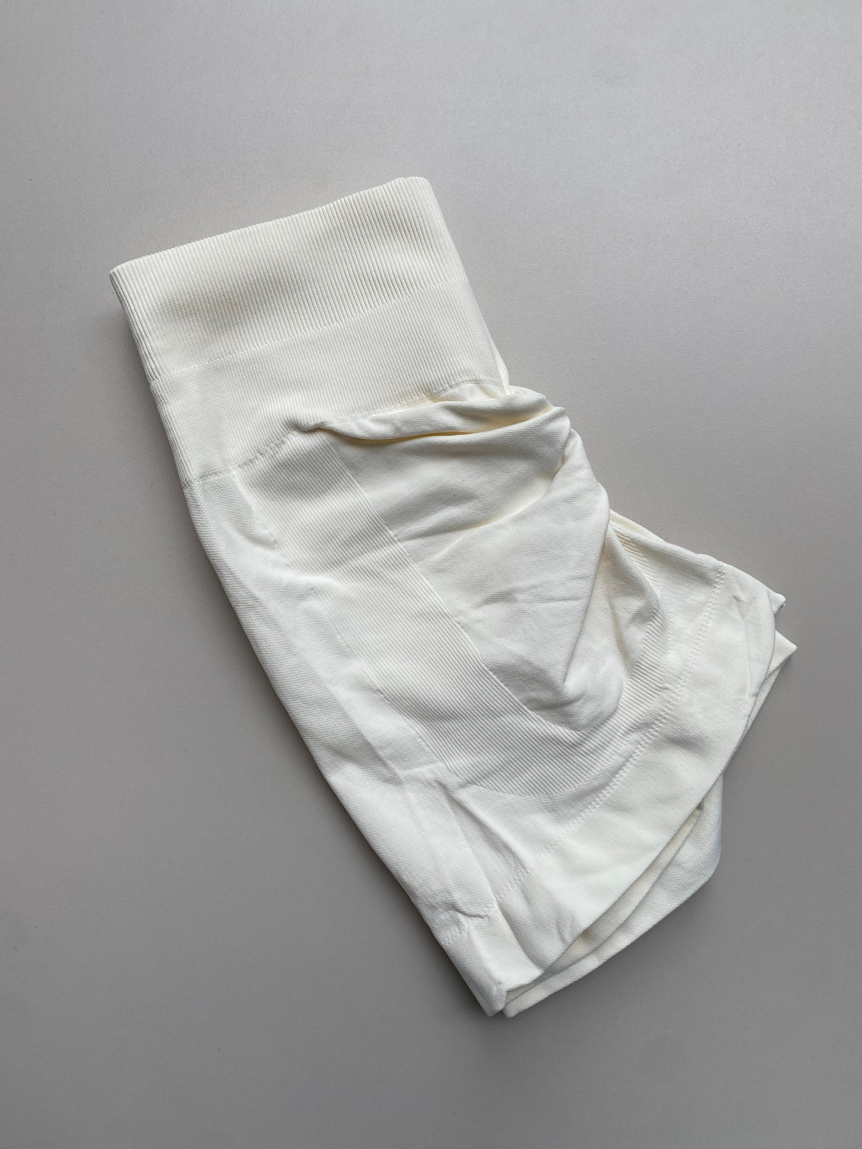 SHORT LISO CON PUSH PREMIUM