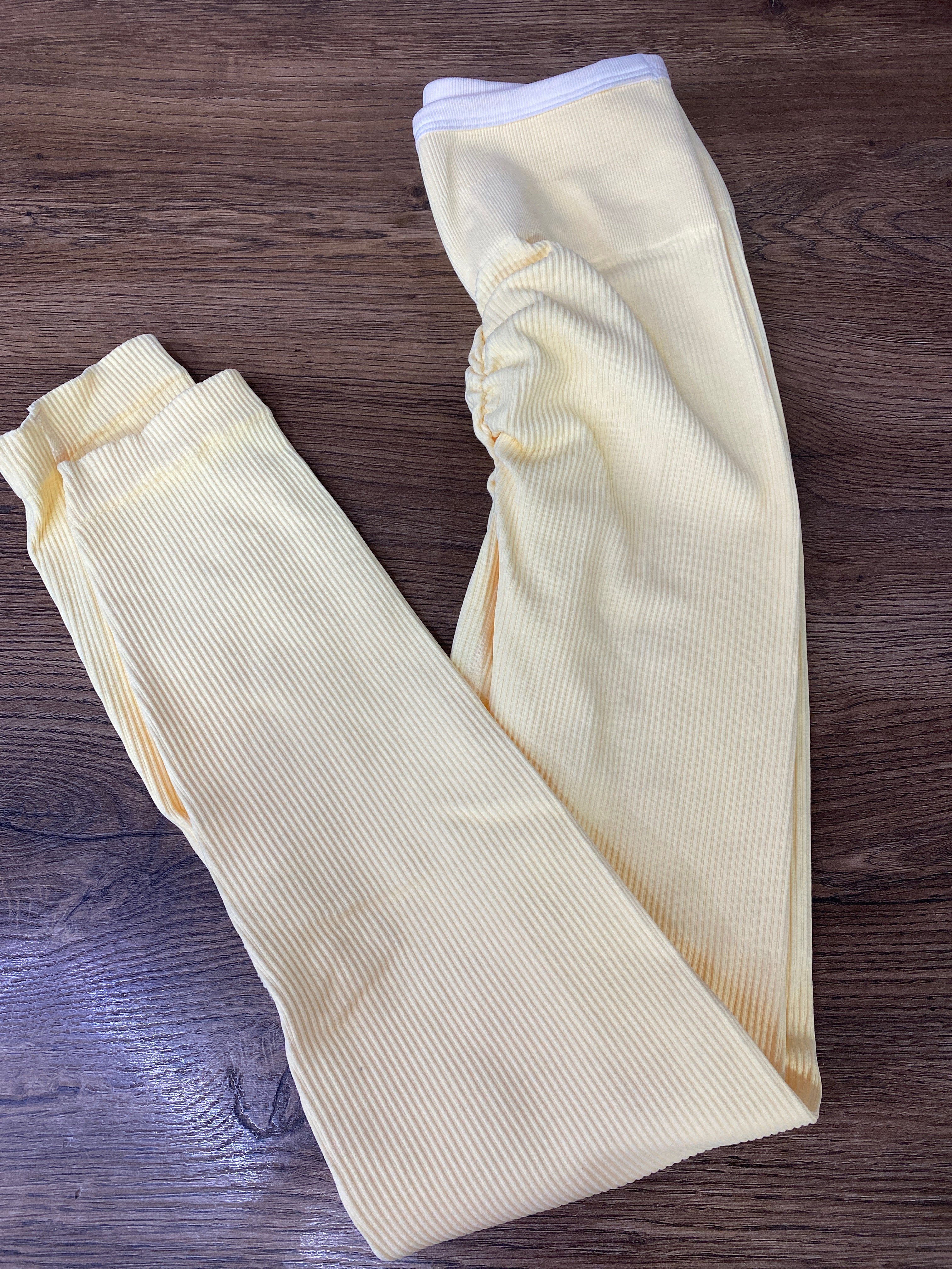 LEGGINS RIB SESGO CON PUSH PREMIUM