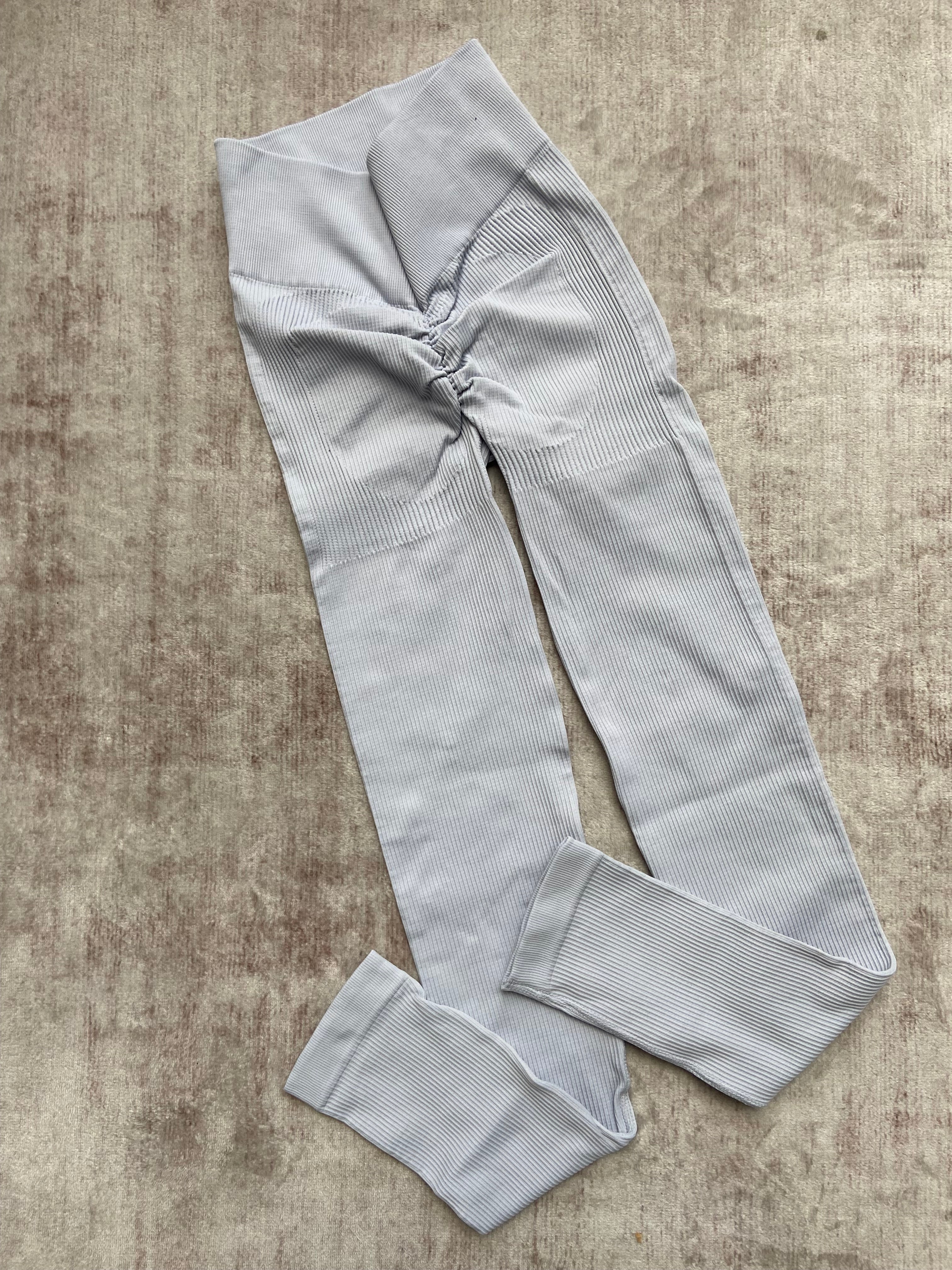 LEGGINS ACANALADO CON PUSH PREMIUM
