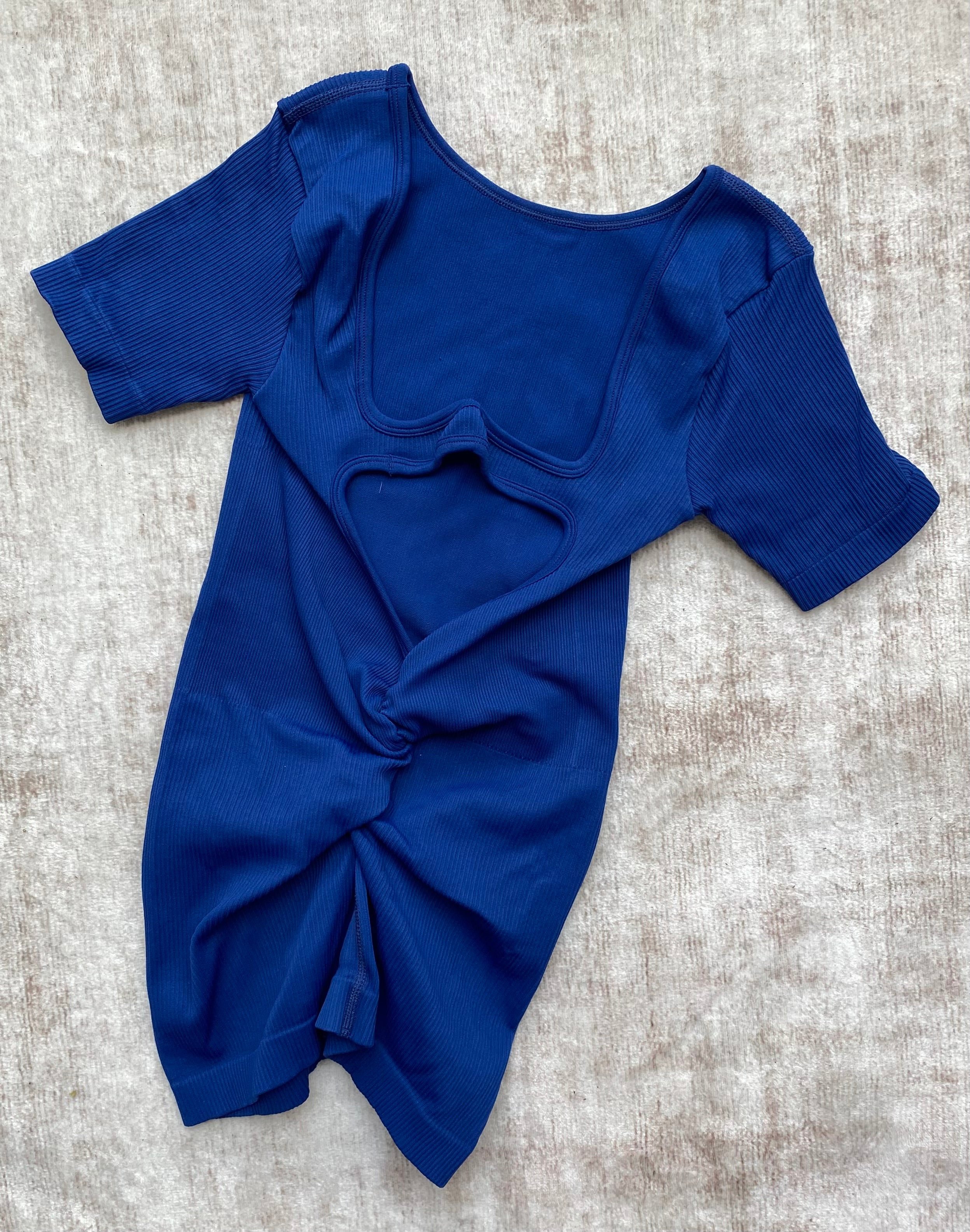 ENTERIZO CORTO MANGA CORTA EN H