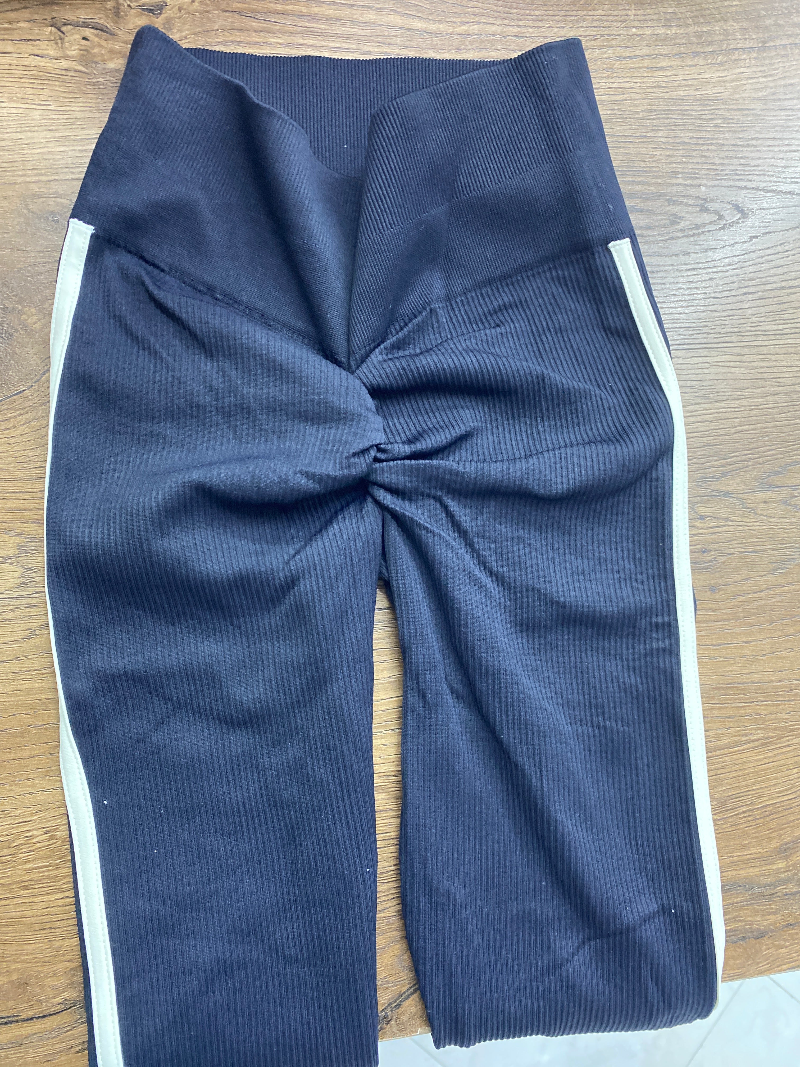 LEGGINS RIB SESGO CON PUSH