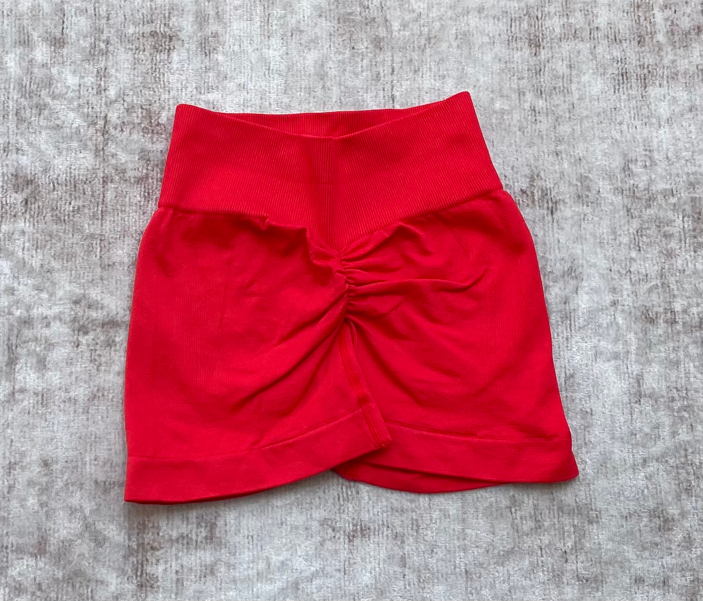 SHORT LISO CON PUSH UP
