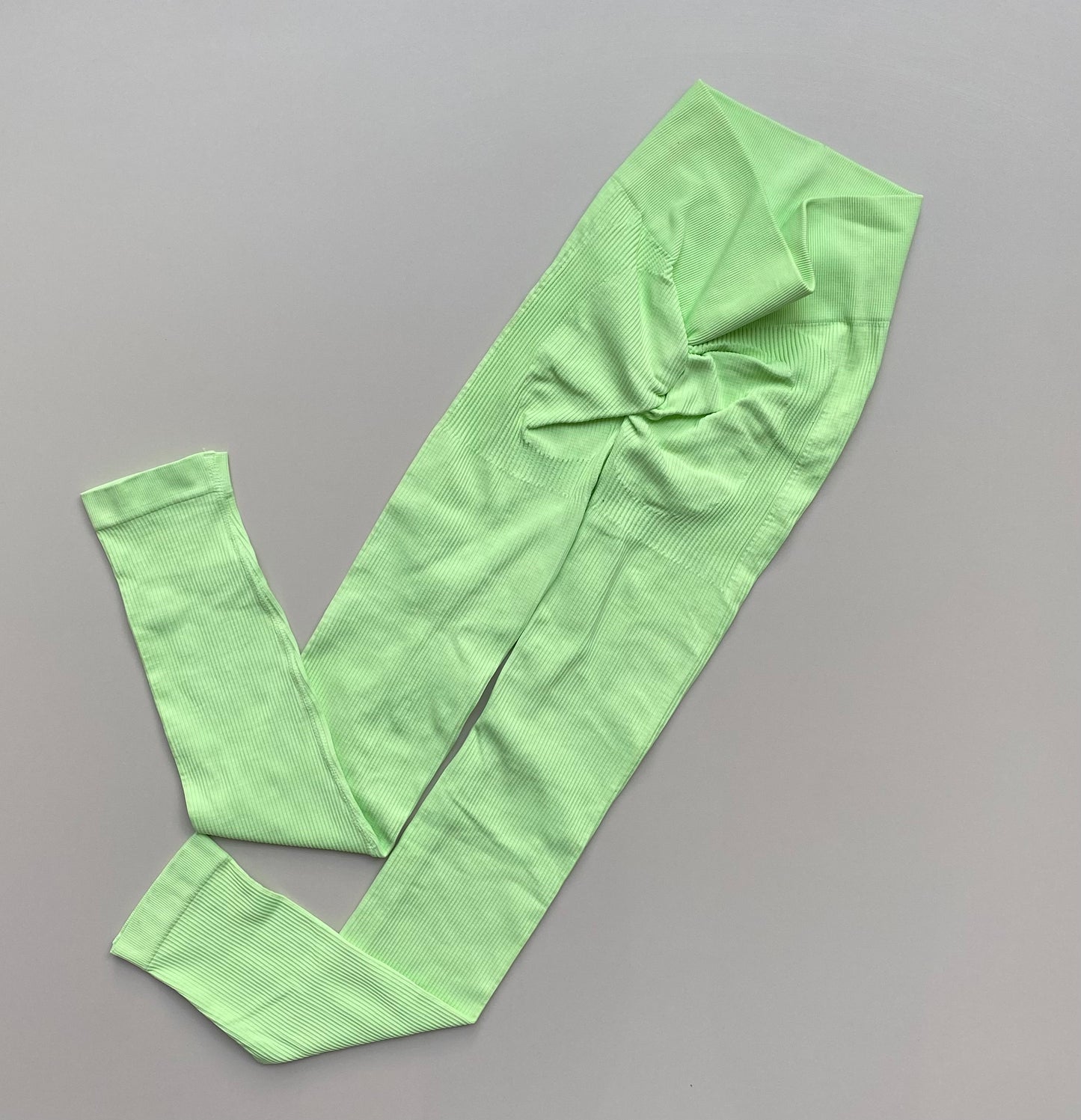 LEGGINS ACANALADO CON PUSH PREMIUM