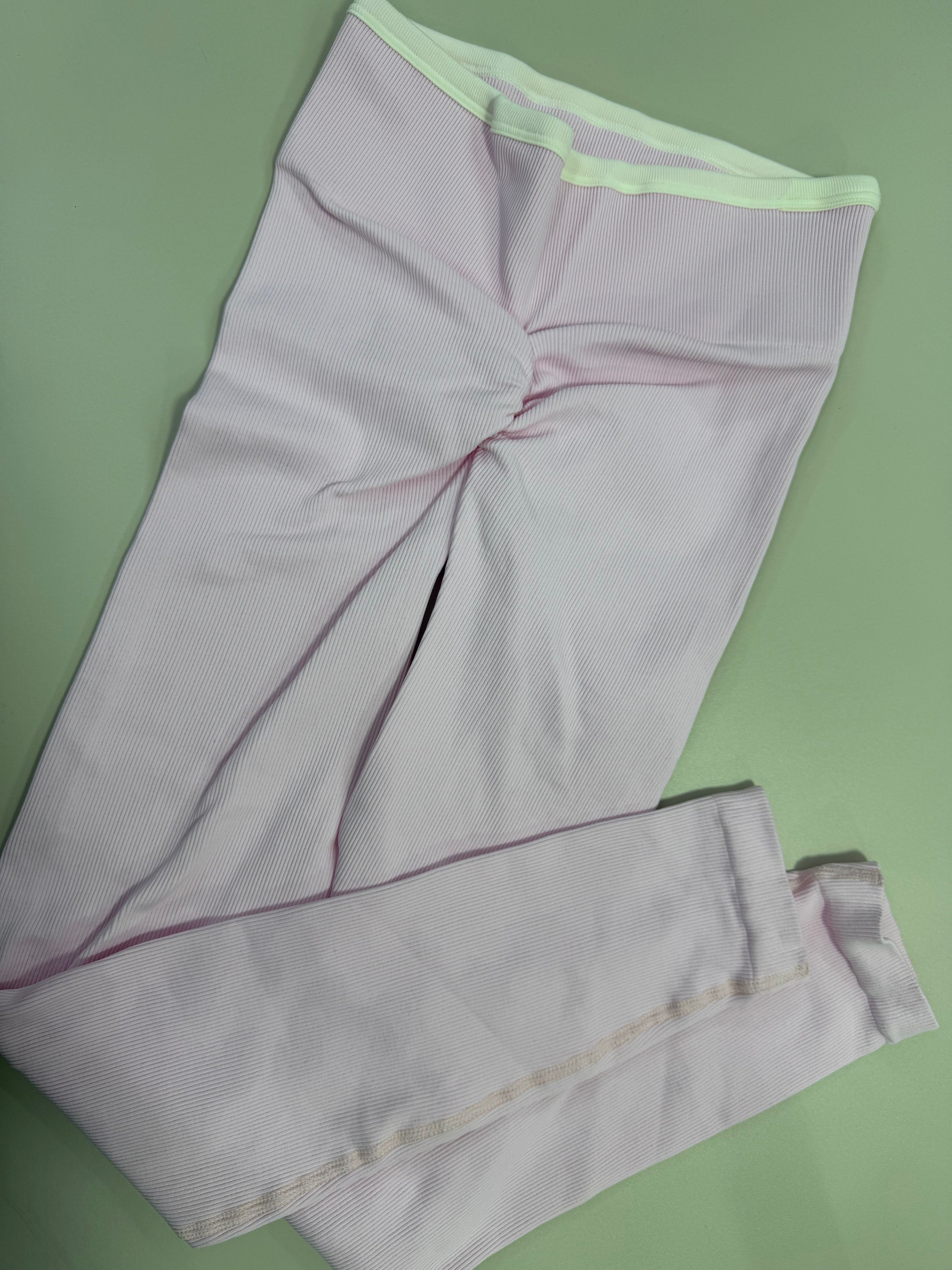 LEGGINS ACANALADO CON PUSH PREMIUM